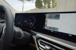 宝马展示了i4仪表盘中完全集成的苹果CarPlay系统